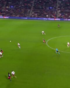  ویدئو: عملکرد فوق‌العاده دروازه‌بان بایرن‌ مقابل آیندهوون - پارس فوتبال