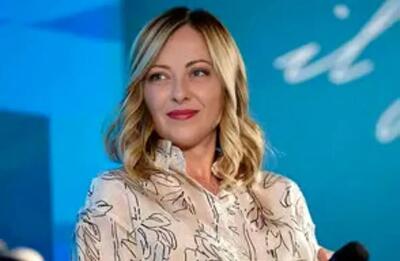  تصویر ملونی از دیوار کلیسای رم حذف شد/ویدیو