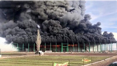  فیلم / لحظه آتش‌سوزی در سردخانه در حال احداث محور اردبیل–مغان