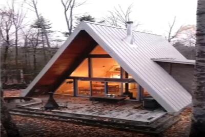  معماری خلاقانه؛ کلبه ساختن تو دل جنگل مازندران لوکس، سه طبقه و A-Frame