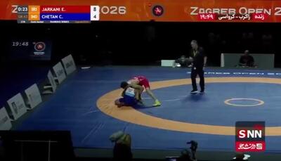  برق طلا بر سینه جرکنی