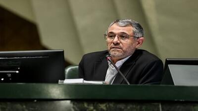  خودروسازان داخلی در شرایط رقابتی نمی‌توانند فعالیت کنند / قانون ساماندهی بازار خودرو سالهاست که خاک می‌خورد