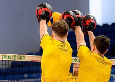  دفاع والیبال با ضربه‌گیر بوکس!(عکس)