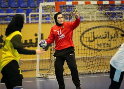  صدر جدول لیگ هندبال زنان دست نخورد