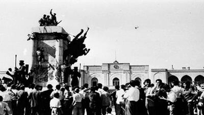  مجسمه مشهور شاه را این کارگر سرنگون کرد