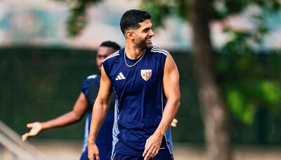  علی کریمی پا به توپ شد