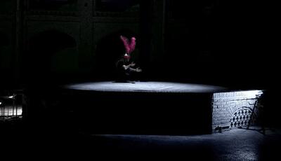  «چکمه‌های قرمز» در دل خاکستری سوگواری