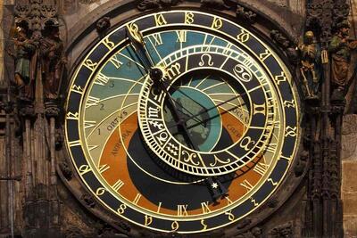  امروز قمر در عقرب است؛ امروز یکشنبه ۱۹ بهمن چه کارهایی انجام ندهیم +ساعات سعد و نحس