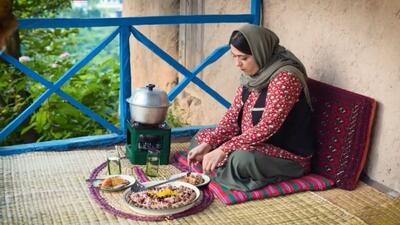  غذای روستایی در ایران؛ پخت آلبالو پلو سنتی در روستایی جنگلی