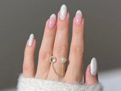  20 ایده ناخن سفید زمستانی با حس روشن و تازگی