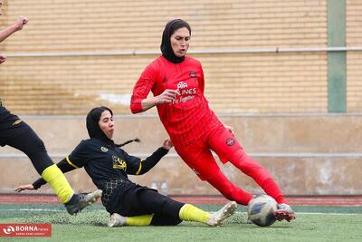  دیدار تیم‌های فوتبال دختران سپاهان - تراکتور