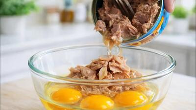  «یک دستور فوق ساده با تخم مرغ، تن ماهی و گوجه؛ خوشمزه و فوری!»