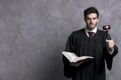  وکیل دادگستری: متهمین را مجبور به انتخاب وکلای خاص نکنید