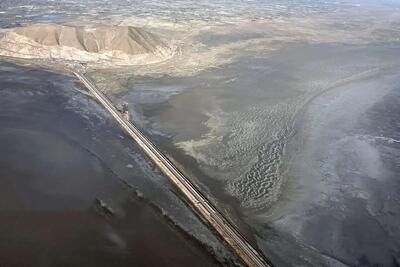 محیط‌زیست: سطح آبگرفتگی دریاچه ارومیه به ۱۶ درصد رسیده/ حدود ۷۰ درصد از وسعت تالاب‌های کشور خشک شده/ «گاوخونی» و «پریشان» تقریباً به‌ طور کامل خشک شده‌اند/ «هامون» به دلیل عدم دریافت حق‌آبه از کشور همسایه، منشأ ریزگردها شده