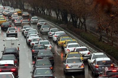  ترافیک نیمه‌سنگین در محورهای منتهی به تهران/ بارش برف و باران در ۶ استان