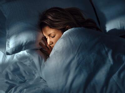  خوابِ پیش‌دستانه: آیا می‌توان با خواب بیشتر، اثرات بی‌خوابی آینده را کم کرد؟