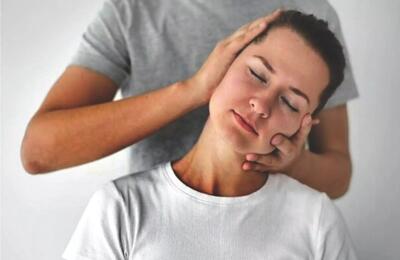  سکته مغزی پس از شکستن قولنج گردن برای رفع تنش!