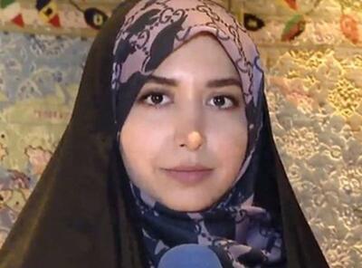  عکس | رجزخوانی خبرنگار زن صداوسیما برای آمریکا با گوشی آیفون!