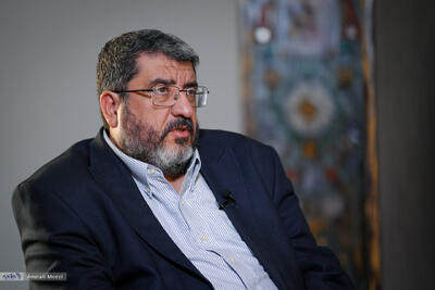  فواد ایزدی: جمهوری اسلامی اپوزیسیون ندارد؛ خارج نشین‌ها مزدورند/ اگر ایران دست ترامپ و نتانیاهو بیافتد، سوریه می‌شود