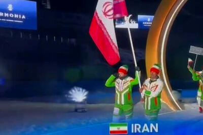  لحظات احساسی و اشک‌های پرچمدار بانوی ایرانی در مراسم رژه - پارس فوتبال