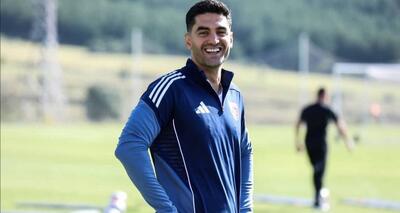  عکس| علی کریمی پا به توپ شد - پارس فوتبال