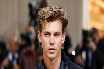  آستین باتلر در نقش «لنس آرمسترانگ» دوچرخه‌سوار پرحاشیه آمریکایی