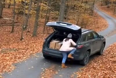  معماری طبیعت؛ زنه پشت سرش چشم داشت وگرنه الان تابوتش رو شونه ملت میرفت