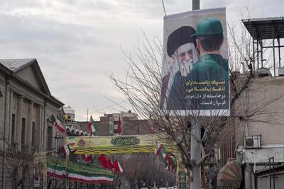  نصب بنر «سپاه پاسداران انقلاب اسلامی برخواسته از دل مردم ایران است» توسط شهرداری منطقه ۱۱ مقابل سفارتخانه‌های فرانسه و ایتالیا | سیاست روز