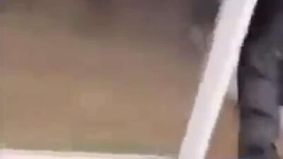  در گرونوبل فرانسه، افراد مسلح نارنجکی را به داخل یک سالن زیبایی پرتاب کردند