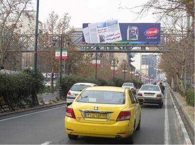  «آنفلوانزای خودرویی» روی بیلبوردهای تهران؛ جلب توجه تا کجا مجاز است؟