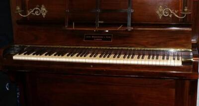  کشف گنج کیسه‌های پر از سکّۀ طلا از یک پیانوی قدیمی