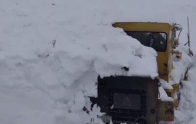  سقوط چندین بهمن محور مریوان - هورامان - پاوه را مسدود کرد