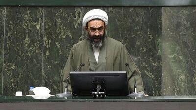  نماینده خمینی‌شهر: صدور گواهینامه موتور برای بانوان خلاف قانون است