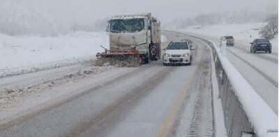  برف‌روبی بیش از ۴۷۰۰ کیلومتر‌باند از جاده‌های کرمانشاه توسط راهداری