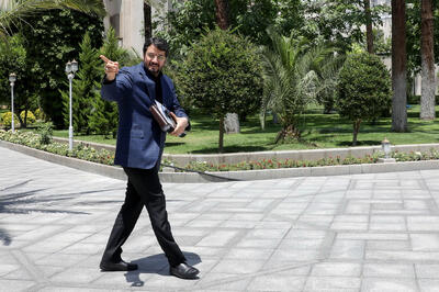  تحلیل عجیب بذرپاش از حضور نظامی آمریکا در منطقه/ مانور ناوهای آمریکایی در منطقه،بازاریابی برای فروش تسلیحات است+عکس