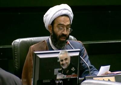  نماینده خمینی‌شهر: صدور گواهینامه موتور برای بانوان خلاف قانون است