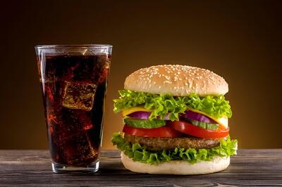  همبرگر و نوشابه: یک ترکیب خوشمزه اما مرگبار!
