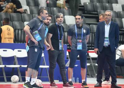  شاکی شدن شمسایی از اقدام عجیب کادر تیم ملی روی سکوی قهرمانی | دلیل قهر  سرمربی مشخص شد