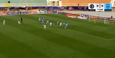  ویدئو: کاشته زیبای آزادمنش به تیر دروازه چادرملو برخورد کرد