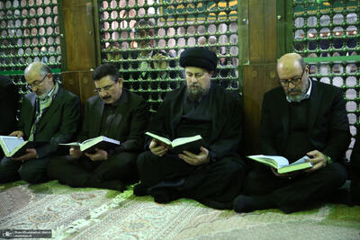  تجدیدمیثاق رئیس و جمعی از کارکنان بنیاد مستضعفان با آرمان امام خمینی (س)