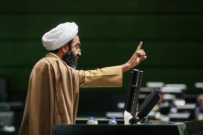  راستی‌آزمایی سخنان نماینده خمینی شهر/ آیا در قانون راهنمایی و رانندگی، صدور گواهینامه موتور صرفاً برای آقایان ذکر شده است؟