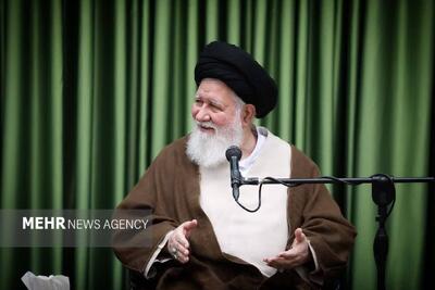  علم الهدی: بیعت تاریخی همافران با امام خمینی(ره) نقطه شکست آمریکا بود