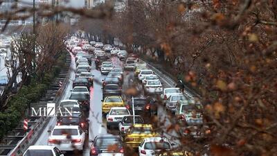  رصد ترافیک صبحگاهی پایتخت/معابر شهر تهران لغزنده و مه‌آلود است