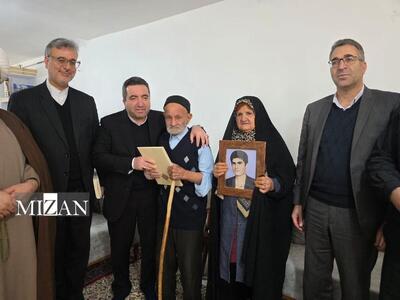  حل ۲ معضل ثبتی شهرستان تلخاب و روستای ماسترفراهان پس از ۳۰ سال/ اهدای گسترده اسناد مالکیت املاک و اراضی