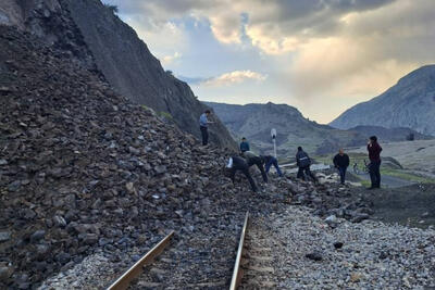  مسیر قطارها در شمال‌غرب مسدود شد