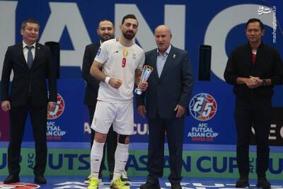  عکس/ مراسم اهدای کاپ قهرمانی به تیم ملی فوتسال ایران - پارس فوتبال