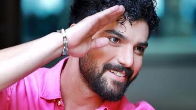  عکس ها / نگاهی به چیدمان سلطنتی خانه اعیانی سینا مهراد / شبیه کاخ نیاوارانه از لوسترهای فرانسوی تا پرده ها با حیاطی استخردار و پر درخت