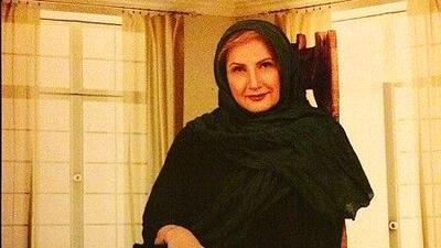  نگاهی به خونه زندگی مدرن زهرا سعیدی بازیگر سریال ستایش/ میز تلفن منبت کاری، جاجیم آذربایجان شرقی، دیوار شیشه ای