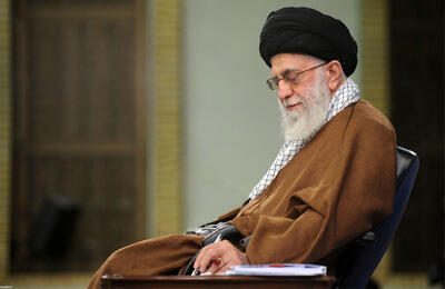  فیلم / آیت الله خامنه ای مثل مادوروی ونزوئلا نیست ! / رهبری ایران فراتر از مرزها / اقرار سردبیر امریکایی به قدرت و نفوذ رهبری انقلاب