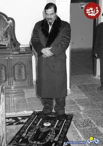  صدام حسین در حال نماز خواندن